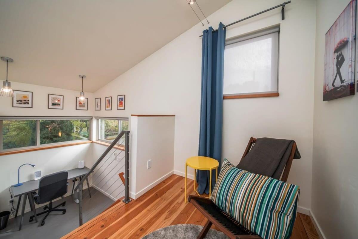 #stayinmydistrict Buckman Bright Spacious Townhome Holiday home