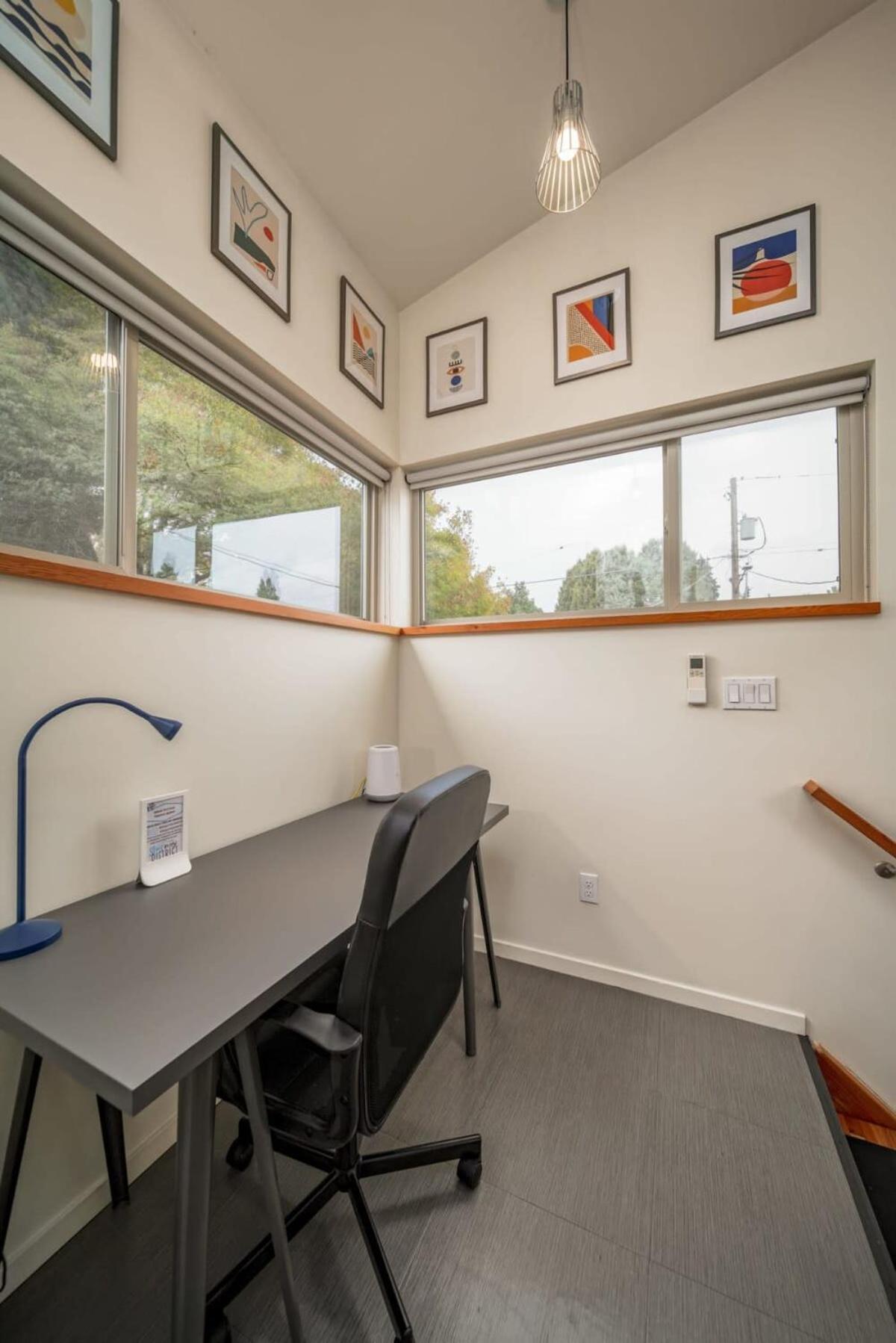 #stayinmydistrict Buckman Bright Spacious Townhome Holiday home