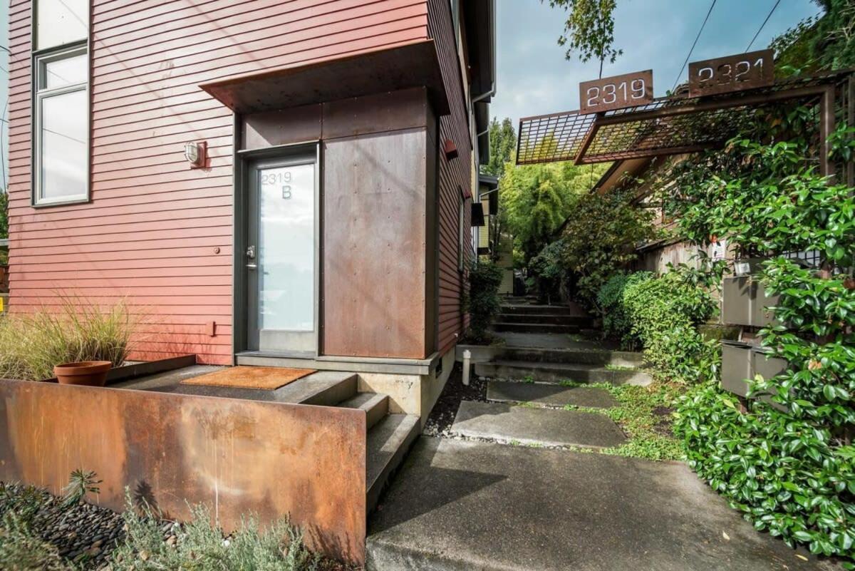 #stayinmydistrict Buckman Bright Spacious Townhome